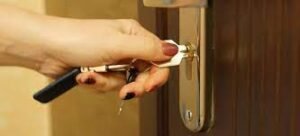 KEY SPINNIG IN DOOR LOCK ADEL