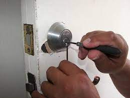 KEY SPINNIG IN DOOR LOCK ADEL